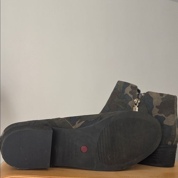 Blondo Women’s Waterproof Camouflage Booties Size 9 - Picture 3 of 12